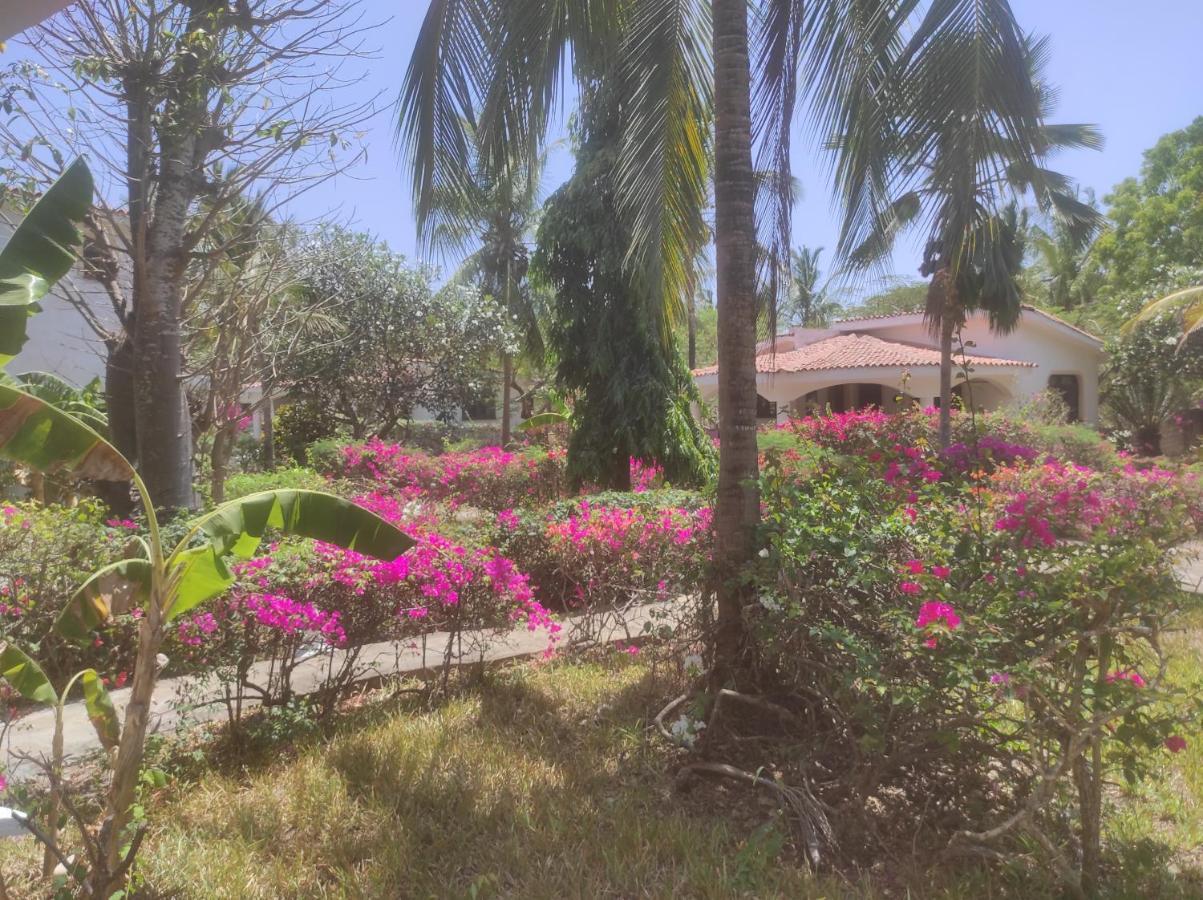 2Livu Villas Watamu Exteriör bild